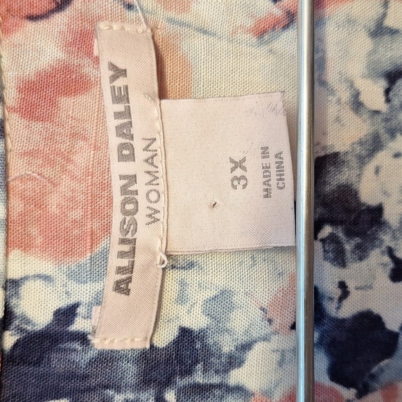 l Allison Daley  Floral Button-Up Blouse Size 3X - Picture 2 of 4
